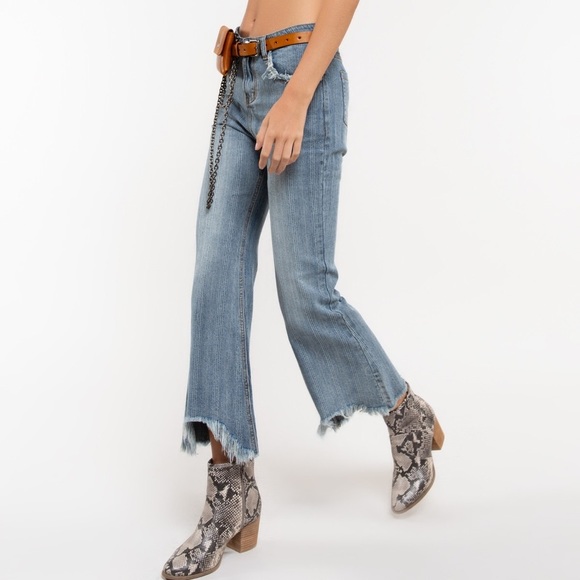 POL FRAYED CROP HI LO DISTRESSED JEANS - Picture 3 of 16